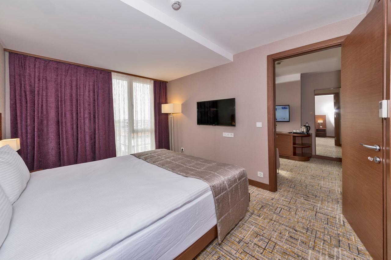 Land Park Hotel อิสตันบูล ภายนอก รูปภาพ