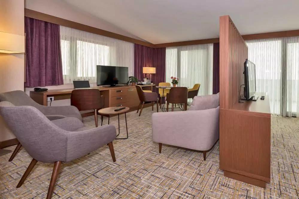 Land Park Hotel อิสตันบูล ภายนอก รูปภาพ